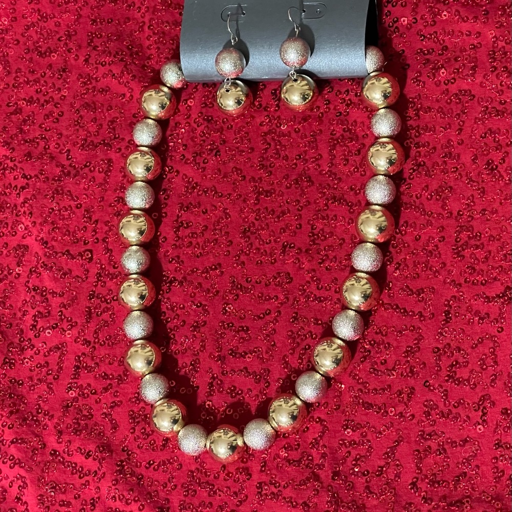NWT Silver and Gold Beaded necklace earrings set BOX4